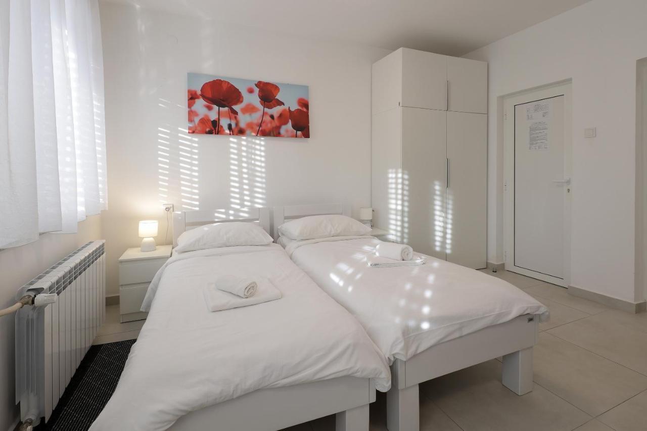 Rijeka Budget Rooms Bagian luar foto