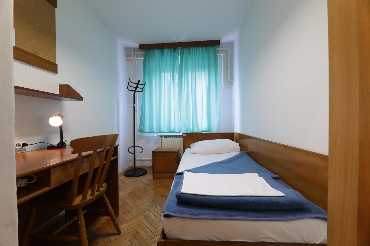 Rijeka Budget Rooms Bagian luar foto