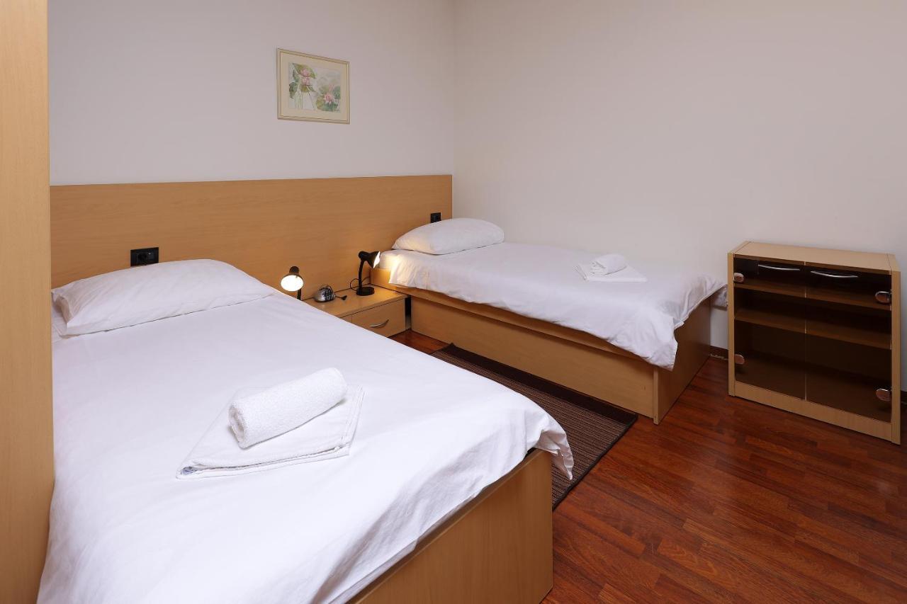 Rijeka Budget Rooms Bagian luar foto