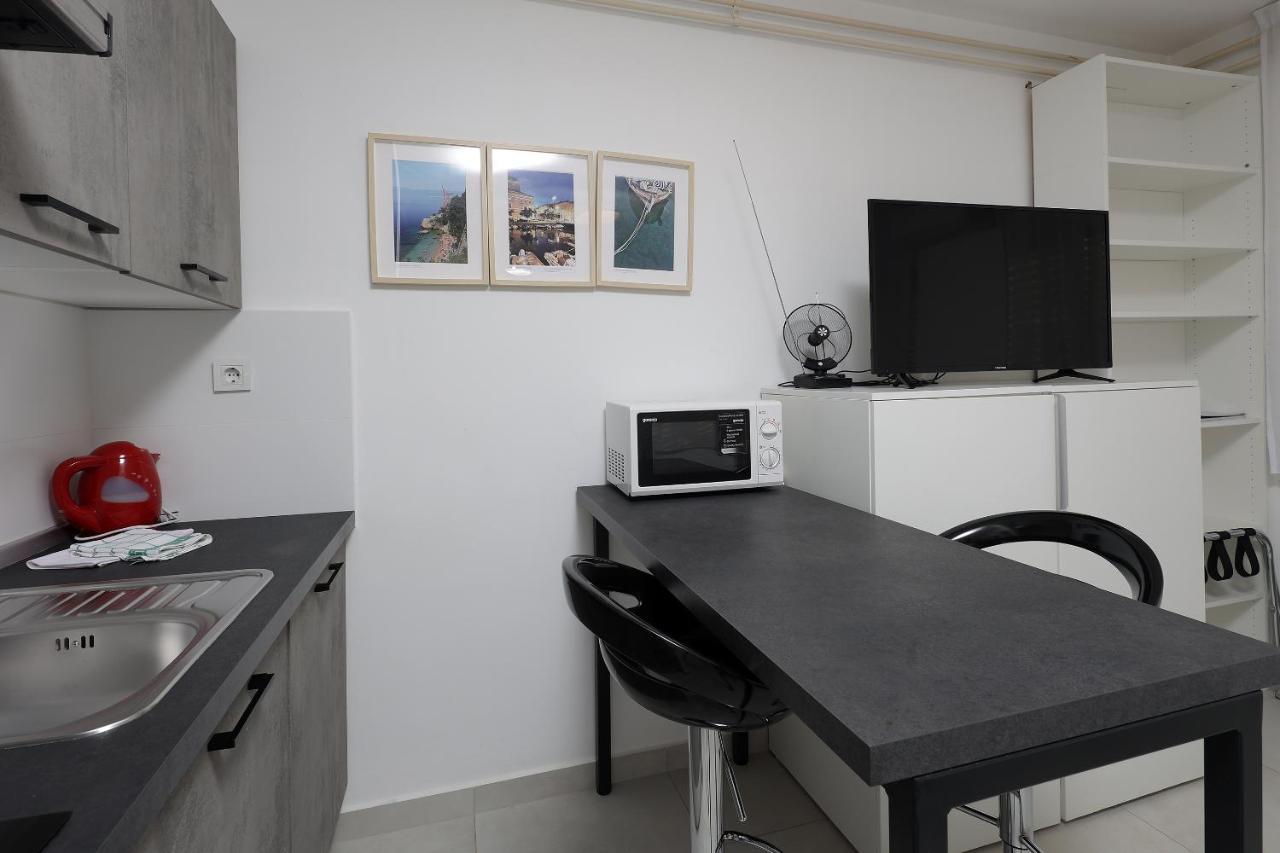 Rijeka Budget Rooms Bagian luar foto
