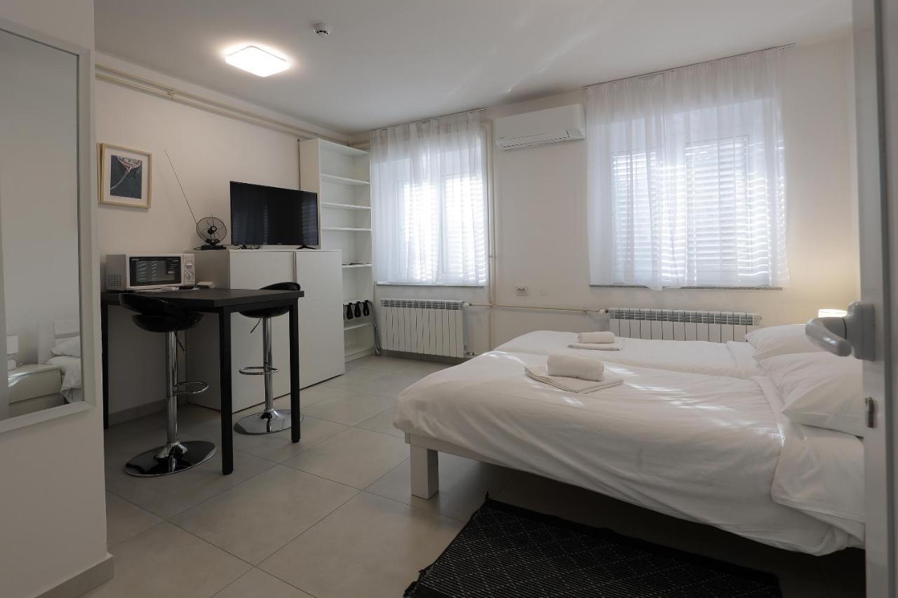 Rijeka Budget Rooms Bagian luar foto