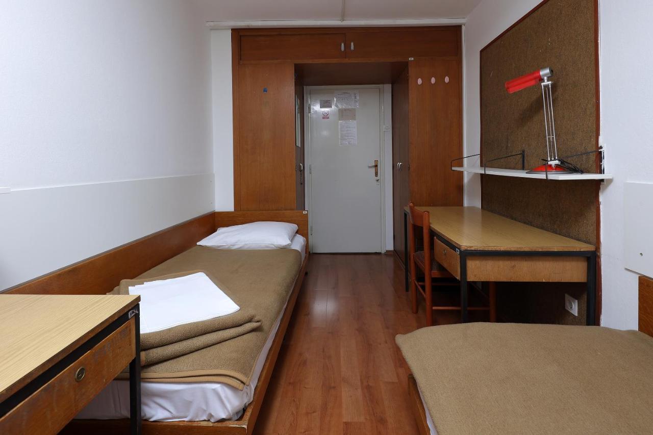 Rijeka Budget Rooms Bagian luar foto