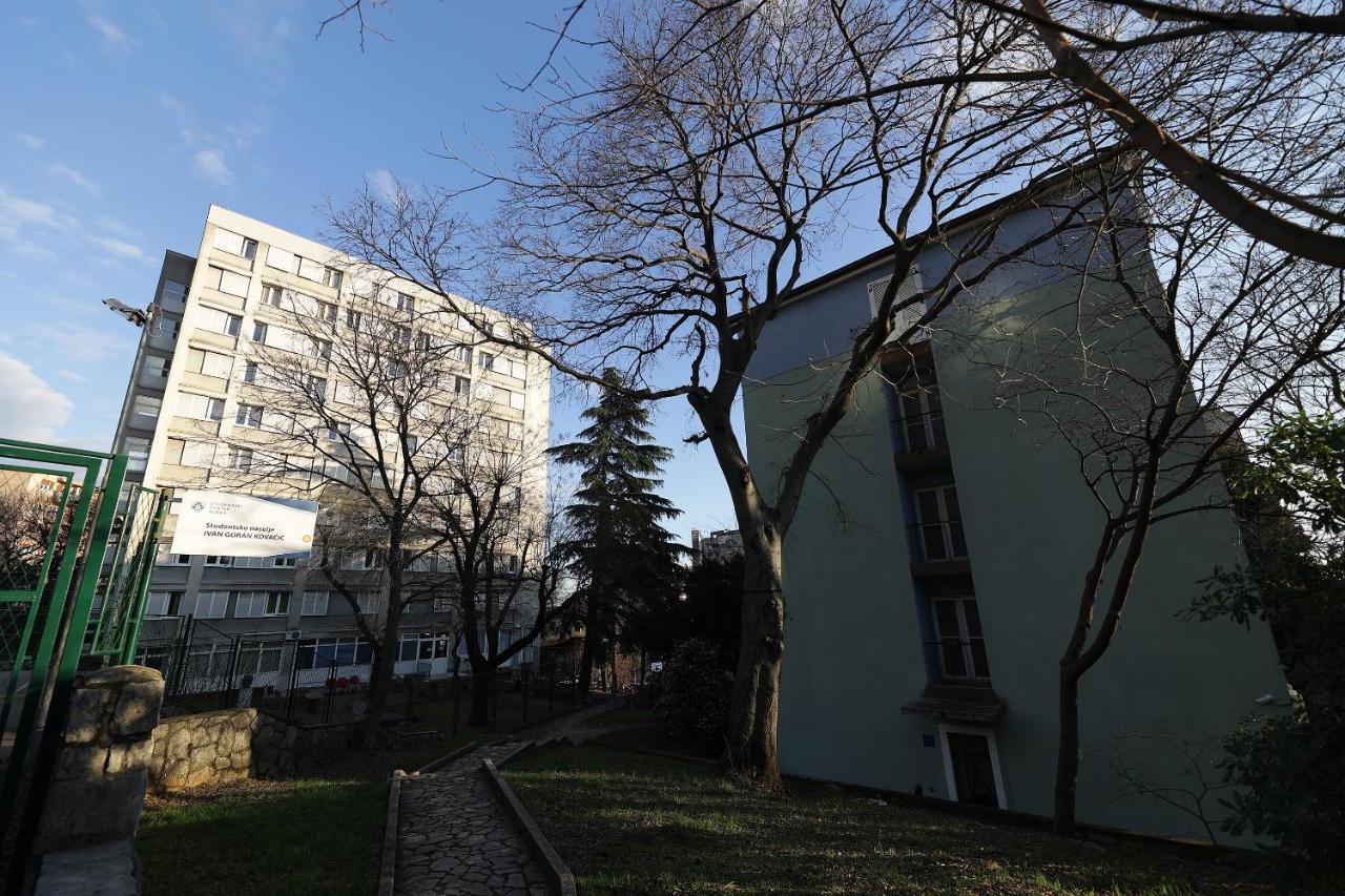 Rijeka Budget Rooms Bagian luar foto