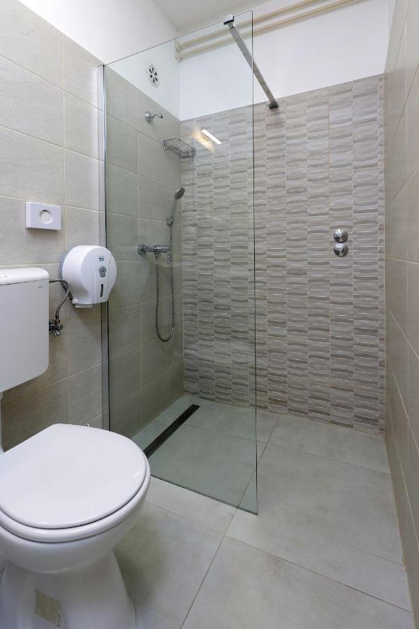 Rijeka Budget Rooms Bagian luar foto