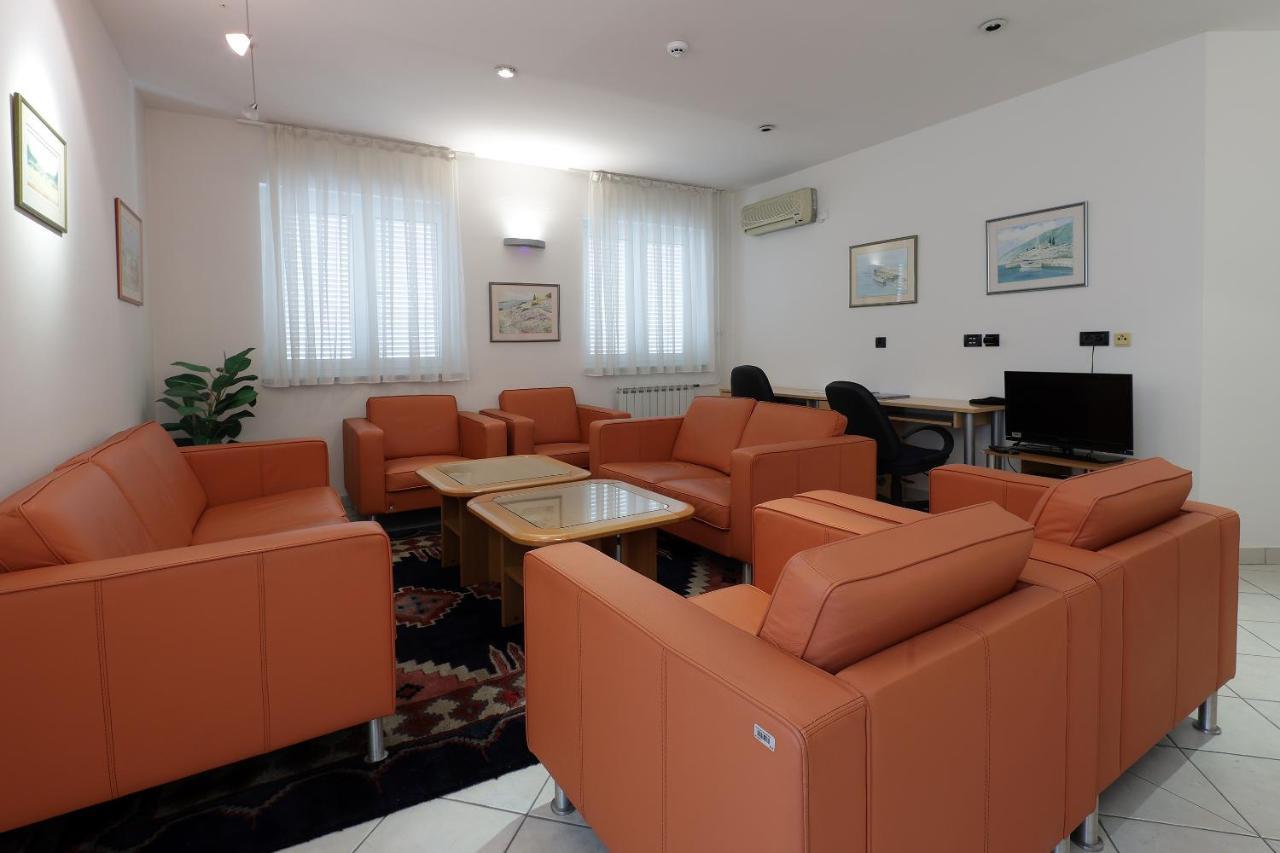 Rijeka Budget Rooms Bagian luar foto
